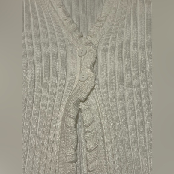 Forever 21 frilly top ☁️🤍 - Picture 2 of 7